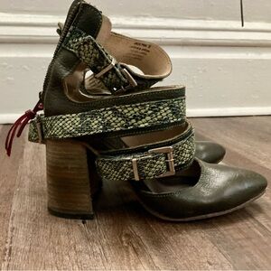 SUPER RARE Freebird green croc Jacklyn size 8.